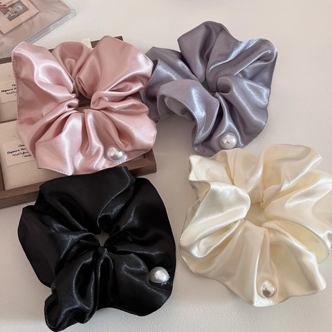 Vintage Satin Scrunchie With Large Faux Artificial Pearl Decoration High Elasticity Simple Solid Color Hair Tie For Women Jewelry