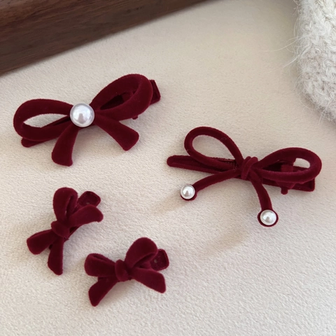 Elegant Velvet Bow Hair Clips For Women Artificial Pearl Accents Vintage Duckbill Clips Autumn Winter Side Hair Accessories Red Black Coffee