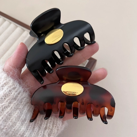 Grande Molletta per Capelli Tartarugata Opaca Con Targhetta in Metallo Dorato France Handmade Semplici Accessori per Capelli Donna