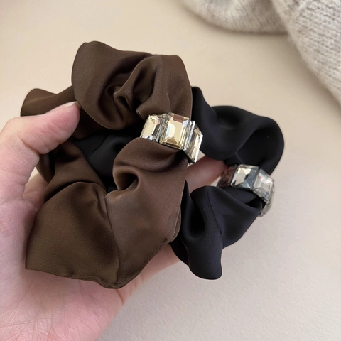 Élégant Chouchou en Satin avec Strass pour Femme Attache-cheveux Plissé Minimaliste Bandeau Élastique Accessoires de Mode Polyvalents