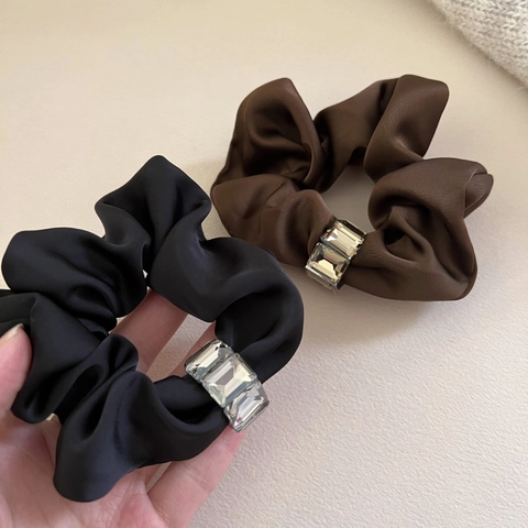 Élégant Chouchou en Satin avec Strass pour Femme Attache-cheveux Plissé Minimaliste Bandeau Élastique Accessoires de Mode Polyvalents