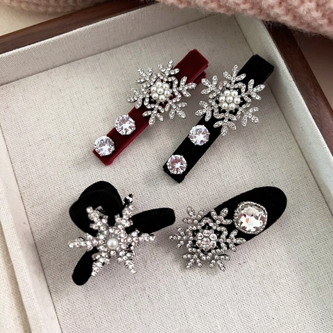 Fermaglio per Capelli in Velluto Vintage Fiocco di Neve Con Strass Perla Artificial Elegante Invernale Becco d'Anatra Donna Gioielli