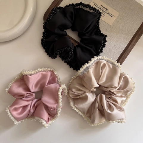 Elegante Scrunchie in Raso Stile Francese Con Perle Artificiali Elastici per Capelli Donna Accessori Moda Coda di Cavallo