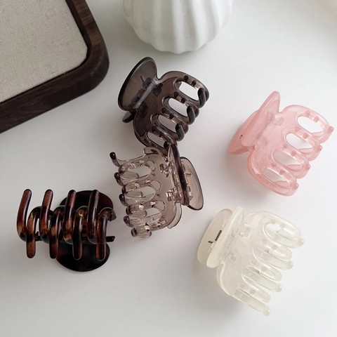 Korean Style Minimalist Resin Shark Hair Claw Clip For Women Elegant Translucent Geometric Small Hairpin Daily Styling Accessory