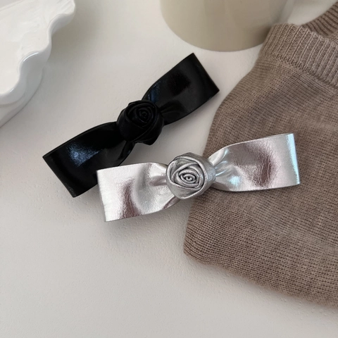 Dames 3D Roos Bloem Strik Haarklem Synthetisch Leer Metaalachtig Zilver Zwart Krokodillenklem Elegante Haaraccessoires