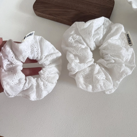 Women White Cotton Lace Scrunchie Sweet Mori Style Eyelet Floral Embroidery Hair Tie Vintage Aesthetic Elegant Hair Accessory