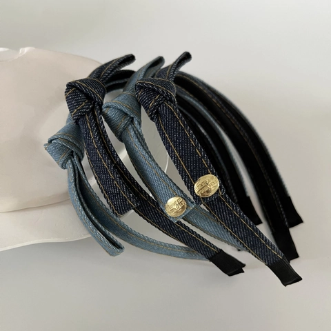 Retro Denim Schleife Stirnband Für Damen Vintage Stoff Haarband Mit Metalletikett Gold Akzent Nischen Haarschmuck