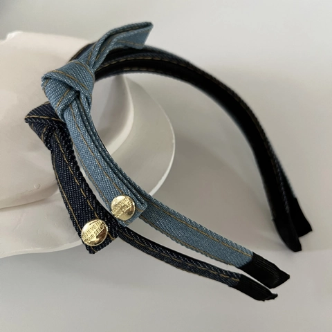 Retro Denim Schleife Stirnband Für Damen Vintage Stoff Haarband Mit Metalletikett Gold Akzent Nischen Haarschmuck