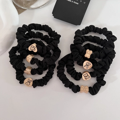 Chouchous en Tissu Simple Mignon Ours Lapin Élastiques à Cheveux Noirs avec Pendentif en Alliage pour Femmes et Filles