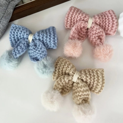 Barrette Nœud en Tricot Doux Avec Pompons en Fausse Fourrure Pince Bec de Canard en Laine pour Filles Accessoires Cheveux Hiver