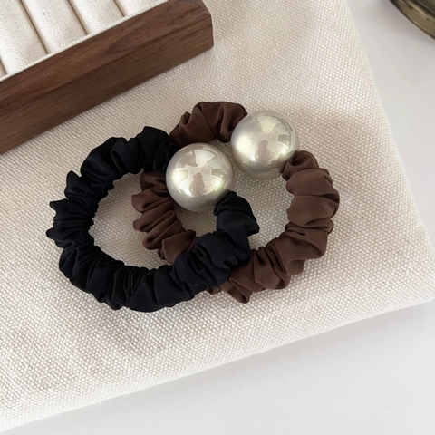 Scrunchies Plissettati in Raso Eleganti Con Perla Artificial Sintetica e Sfera in Lega Elastici per Capelli Alta Elasticità Gioielli Donna