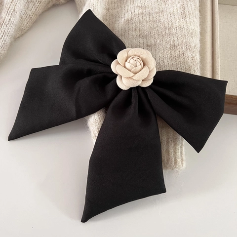 Pince à Cheveux Camélia avec Nœud Oversize Style Français Tissu de Satin Pince à Ressort Accessoire Cheveux Élégant pour Femme