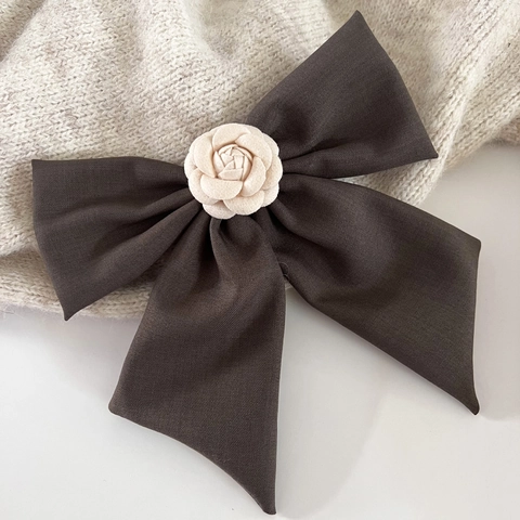 Pince à Cheveux Camélia avec Nœud Oversize Style Français Tissu de Satin Pince à Ressort Accessoire Cheveux Élégant pour Femme