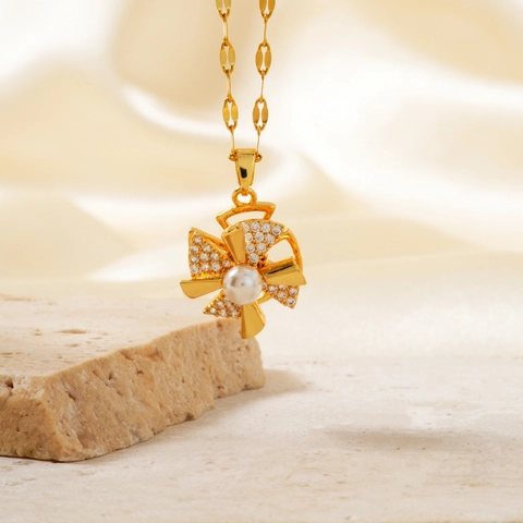Stainless Steel Rotating Windmill Pendant Necklace Artificial Pearl Rhinestone Inlaid Rotating Flower Jewelry For Women