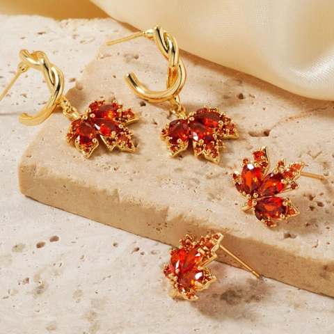 Pendientes Colgantes de Hoja de Arce de Cobre Chapado en Oro Circonia Roja Diseño de Nicho Joyería de Moda para Mujeres