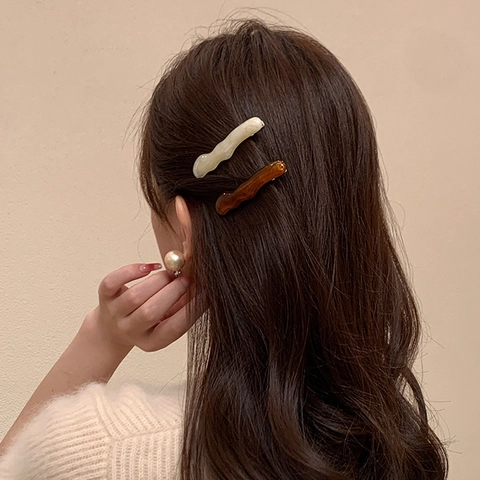 Minimalistische Unregelmäßige Wellenförmige Acryl Haarklammer Für Damen Legierung Marmor Textur Seitenclip Koreanischer Mode Haarschmuck