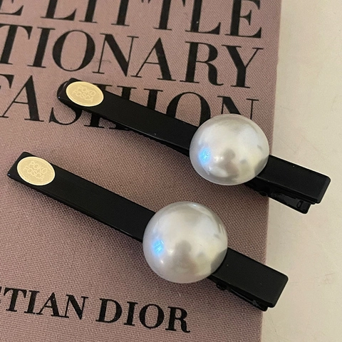 Fermaglio per Capelli in Resina Nera Retrò Con Grande Perla Artificial Sintetica e Etichetta d'Oro a Becco di Cigno per Donna Accessori