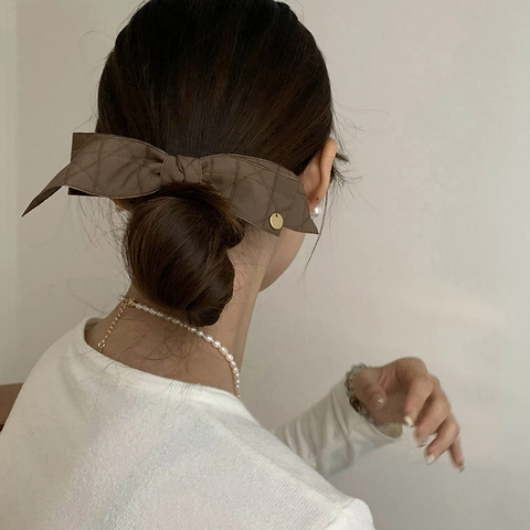Französische Vintage Gesteppte Schleife Haarspange Mit Metallanhänger Elegant Cannage Muster Stoff Federclip Damen Kopfschmuck