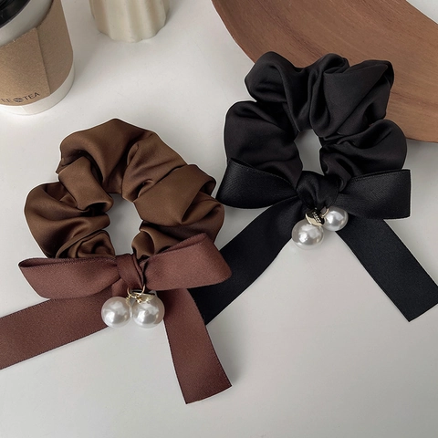 Elegante Scrunchie in Satin con Fiocco e Ciondolo in Perla Artificiale Accessori per Capelli da Donna