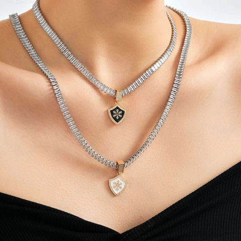 Collier Pendentif Flocon de Neige en Cuivre Zirconia Design Géométrique Émail Cœur Étoile Bouclier Bijoux d'Hiver pour Hommes Femmes