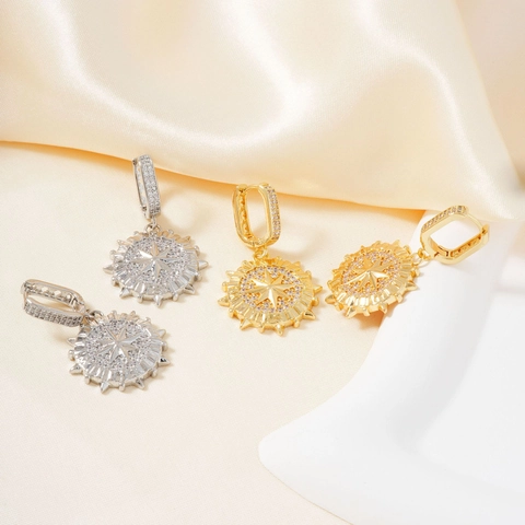 Pendientes Colgantes de Lujo de Cobre Galvanizado para Mujer Motivo de Estrella Brújula Rayo de Sol Joyería Geométrica Elegante Diaria