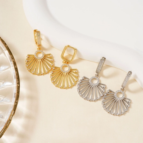 Fashion Geometric Copper Rhinestone Drop Earrings Korean Hollow Fan Shaped Star Rhombus Gold Silver Ear Clips For Women Jewelry