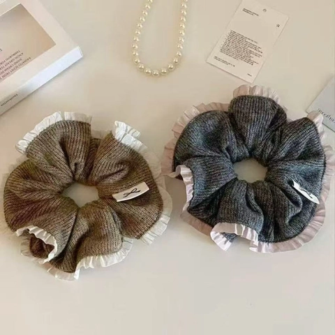 Scrunchie in Maglia di Lana Grande Bordo con Volant in Satin Elastico per Capelli Elegante Porta Coda di Cavallo Accessori Moda Donna