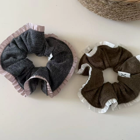 Scrunchie in Maglia di Lana Grande Bordo con Volant in Satin Elastico per Capelli Elegante Porta Coda di Cavallo Accessori Moda Donna