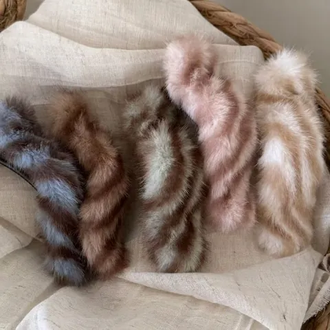 Fermaglio per Capelli in Peluche a Righe Autunno Inverno Grande Clip a Becco d'Anatra Moda Pendolare Elegante Copricapo da Donna