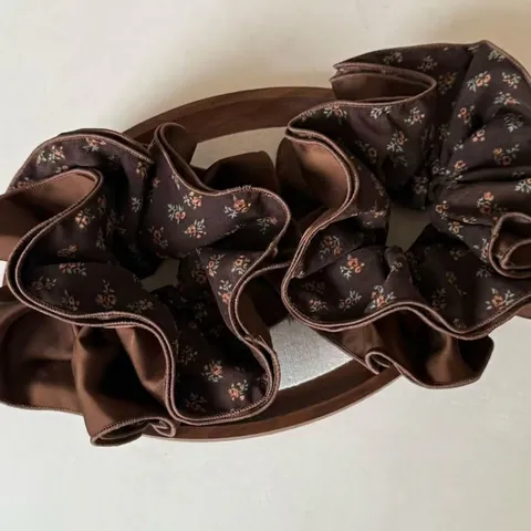 Elastico per Capelli Vintage in Raso Patchwork con Fiori Color Caffè Grande Elastico Plissettato Elegante Fatto a Mano Donna