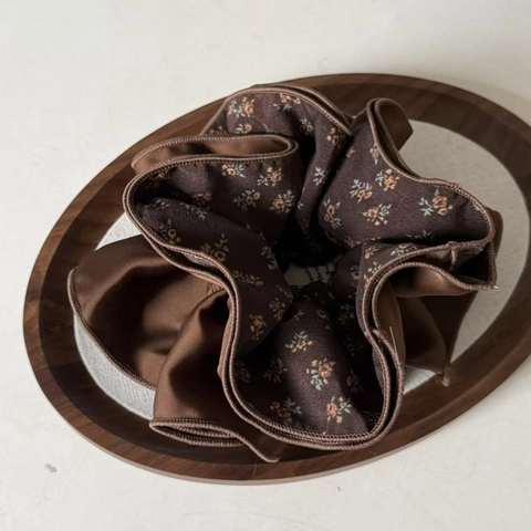 Elastico per Capelli Vintage in Raso Patchwork con Fiori Color Caffè Grande Elastico Plissettato Elegante Fatto a Mano Donna