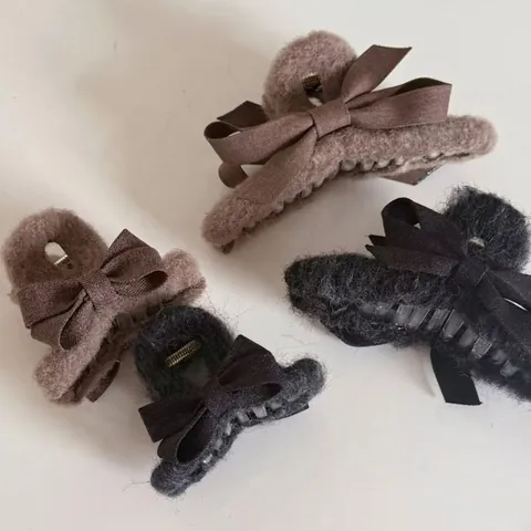 Korean Style Plush Bow Hair Claw Clip Elegant Winter Lamb Wool Shark Clip For Women Warm Fashion Accessories Headwear