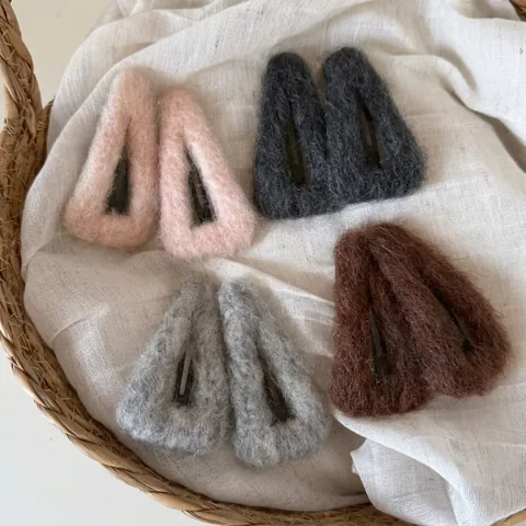 Fermaglio per Capelli a Triangolo in Peluche da Donna Clip BB Morbida Geometrica Forcina Laterale Accessori per Capelli Autunno Inverno