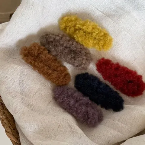 Pinza para el Pelo BB Elegante de Lana de Cordero de Peluche para Mujer Niña Minimalista Color Sólido Ovalada Suave Invierno