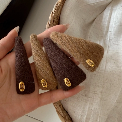 Vintage Maglia Triangolo Fermagli per Capelli Con Oro Hand Made Etichetta Retro Marrone Tè al Latte Tessuto BB Clip Donna Accessori