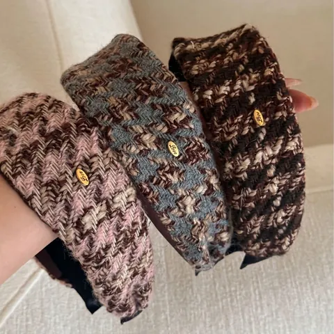 Cerchietto Largo in Tweed Retrò Con Targhetta in Metallo Love Dorata Stile Francese Fascia per Capelli in Lana Donna Accessori per Capelli Moda Autunno Inverno