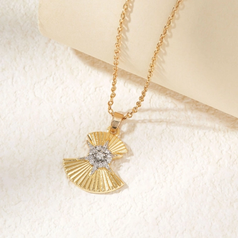 Vintage Gold Plated Copper Fan Shaped Pendant Necklace For Women Zircon Inlaid Sunburst Star Charm Fashion Jewelry Gift