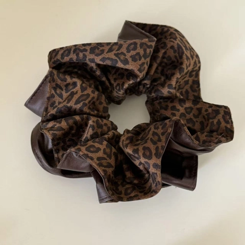 Leopard Print PU Leather Patchwork Hair Accessories Vintage Scrunchies Triangle Hair Claw Clips Women Fashion Hair Ties Headwear
