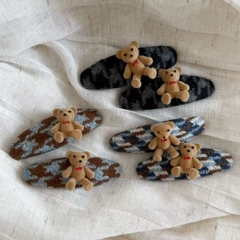 Vintage British Style Woolen Bear Hair Clip For Women Cute Flocked Bear Checked Pattern BB Clip Elegant Hairpin Side Accessories