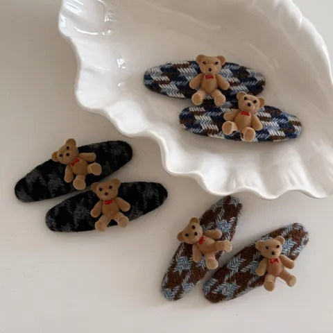 Vintage British Style Woolen Bear Hair Clip For Women Cute Flocked Bear Checked Pattern BB Clip Elegant Hairpin Side Accessories