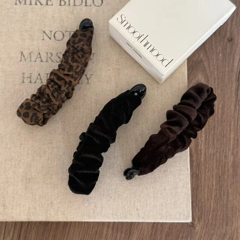 Fermaglio a Banana in Velluto Vintage con Stampa Leopardata per Donna Elegante Nero Cachi Accessorio per Capelli Pieghettato