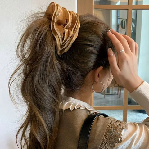 Fermaglio per Capelli a Banana in Tessuto Floreale Blu Marino per Donna Fatto a Mano con Volant Accessori Moda