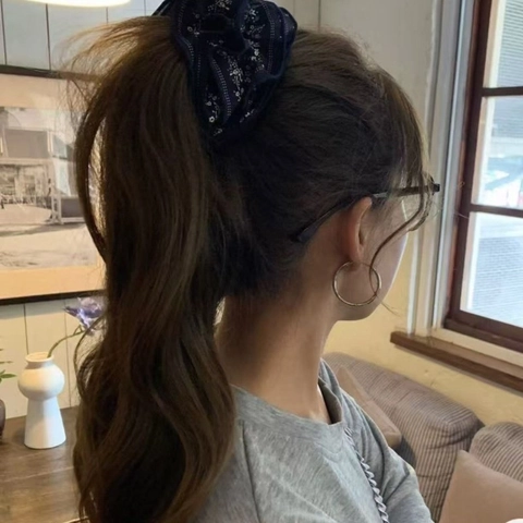 Fermaglio per Capelli a Banana in Tessuto Floreale Blu Marino per Donna Fatto a Mano con Volant Accessori Moda