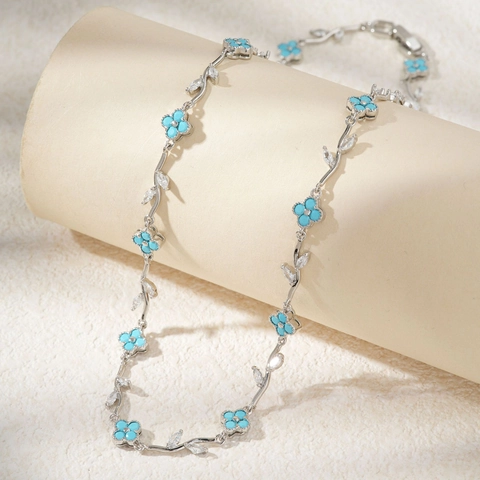 Niche Design Copper Rhinestone Clover Flower Leaf Shape Necklace For Women Electroplated Vine Clavicle Chain Fashion Jewelry Gift