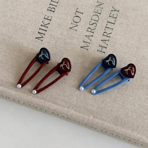 Fermaglio per Capelli Coreano con Cuore Fiocco e Perla Artificiale per Donna Clip Laterale in Metallo Rosso Blu Elegante Accessorio