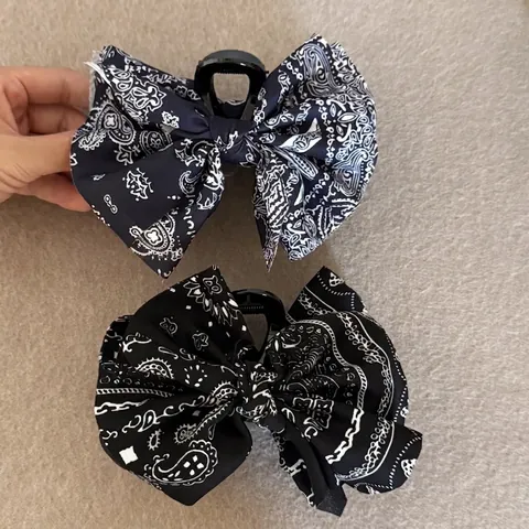 Elegante Molla per Capelli con Fiocco in Tessuto Nero Motivo Paisley Grande Fermaglio a Pinza Stile Coreano Donna