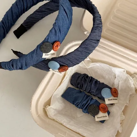 Accessori per Capelli in Denim Blu Vintage Increspato Con Bottoni in Legno Fascia Fatta a Mano Clip per Capelli Donna