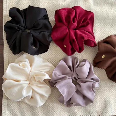 French Style Large Satin Scrunchie With Gold Metal Tag Elegant Silk Like Hair Tie High-End Textured Ponytail Holder For Women