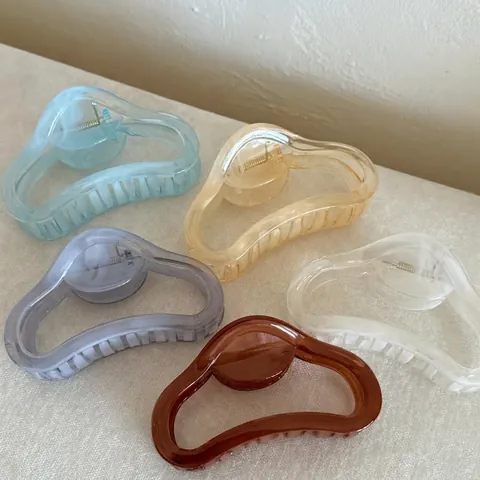 Pinza de Tiburón Curvada Color Gelatina Garra de Pelo para Mujer Grande Antideslizante Moda Geométrica Material PC Accesorio de Pelo Hecho a Mano
