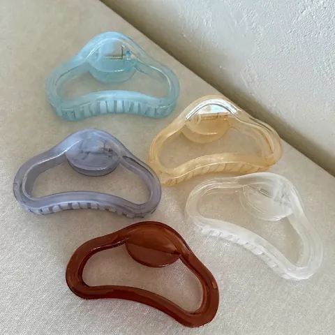 Pinza de Tiburón Curvada Color Gelatina Garra de Pelo para Mujer Grande Antideslizante Moda Geométrica Material PC Accesorio de Pelo Hecho a Mano